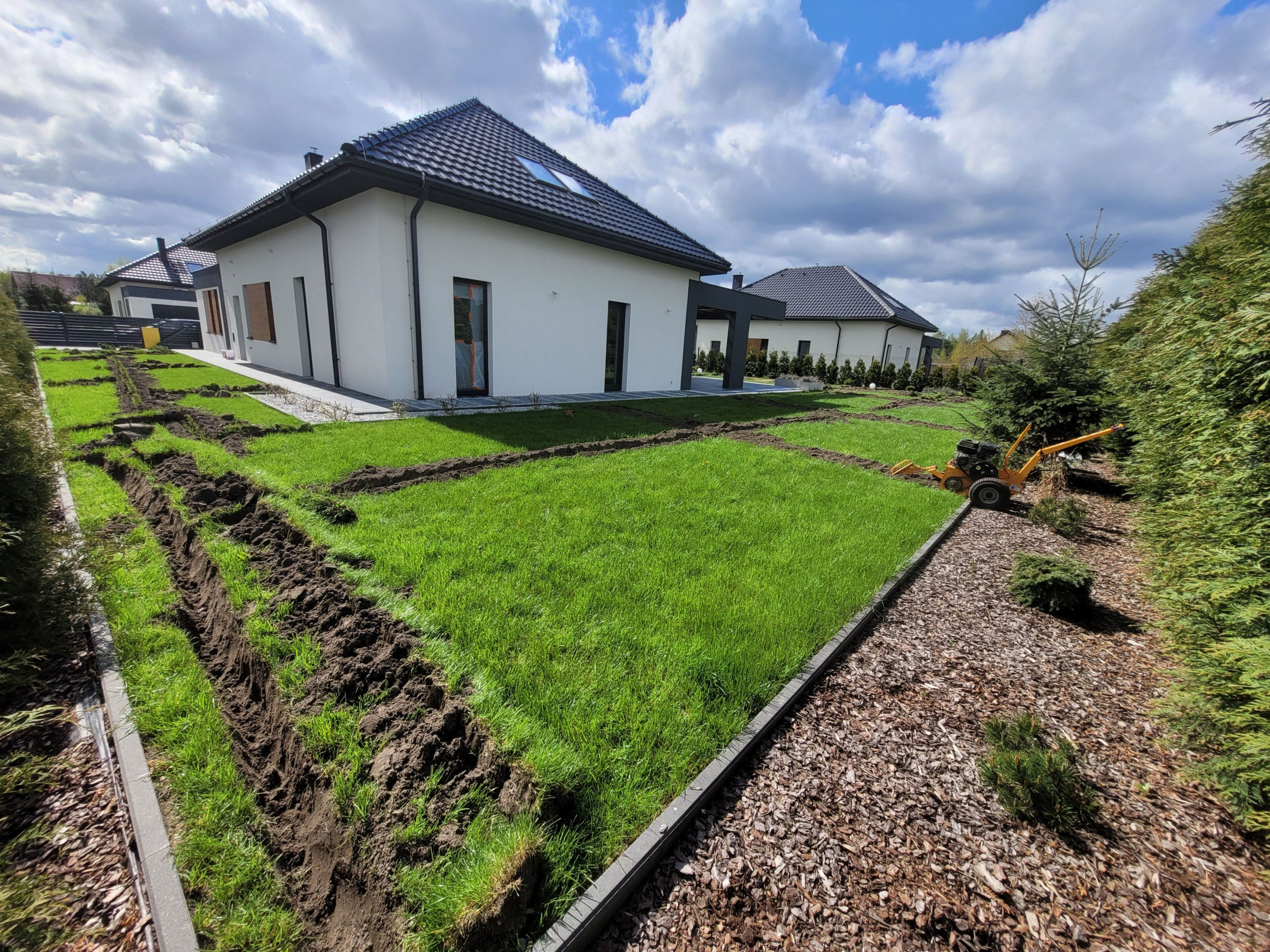 koparka-lancuchowa-montaz-systemu-automatycznego-nawadniania-wroclaw-73183